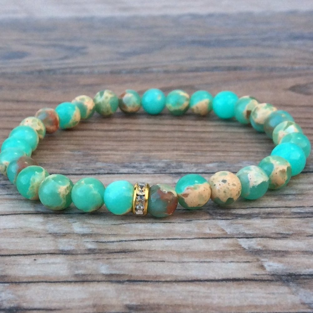 Green Shoushan stone bracelet, dainty bracelet, crystal healing, green bracelet - Picture 3 of 9
